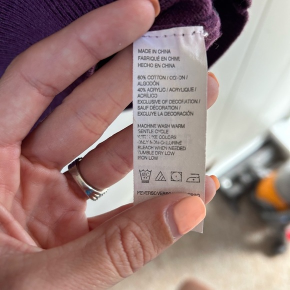 Men’s IZOD Big and Tall Fine Gauge V-Neck Sweater Vest - Picture 4 of 7